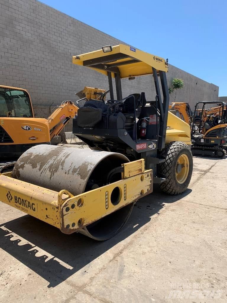 Bomag BW 177DH-50 振動ローラ