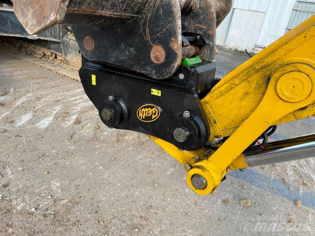 Komatsu PC240LC-11E0 大型油圧ショベル12t以上（パワーショベル・ユンボ）