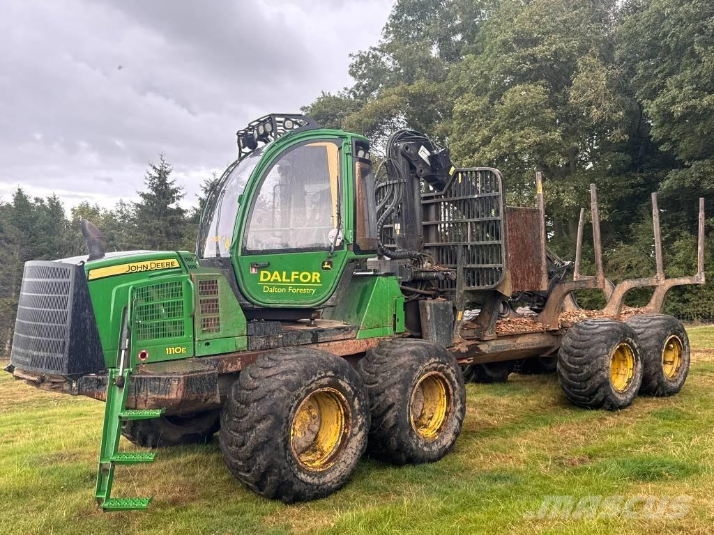 John Deere 1110 E フォワーダー