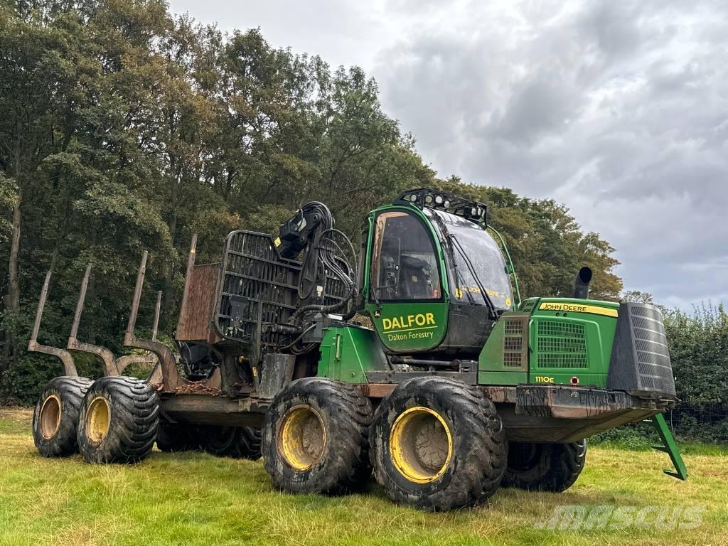 John Deere 1110 E フォワーダー