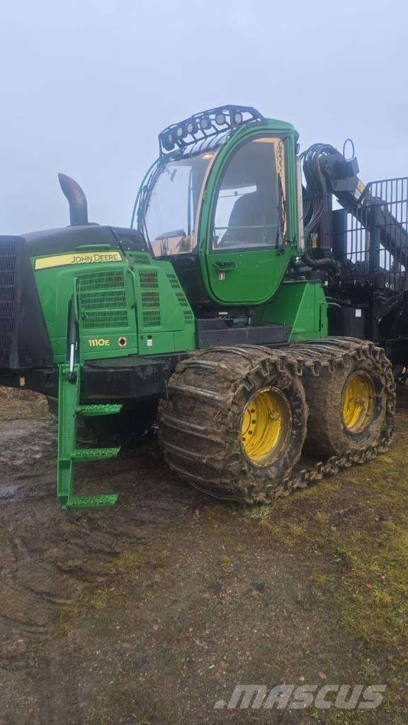 John Deere 1110 E フォワーダー
