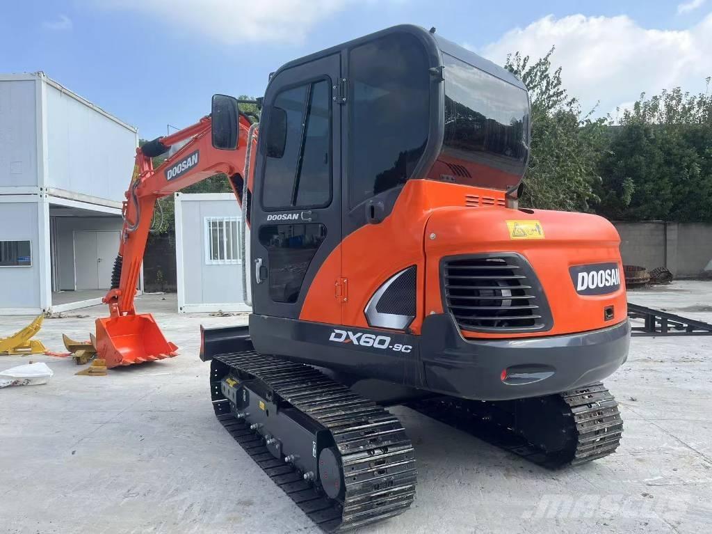 Doosan DX 60-9 C 中型油圧ショベル 7ｔ-12ｔ（ユンボ・パワーショベル・バックホー）