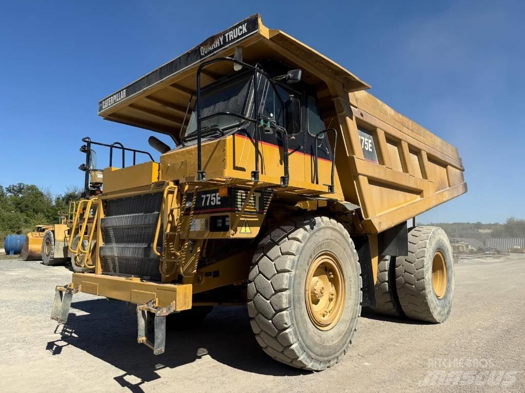 CAT 775 E リジットフレーム式ダンプトラック