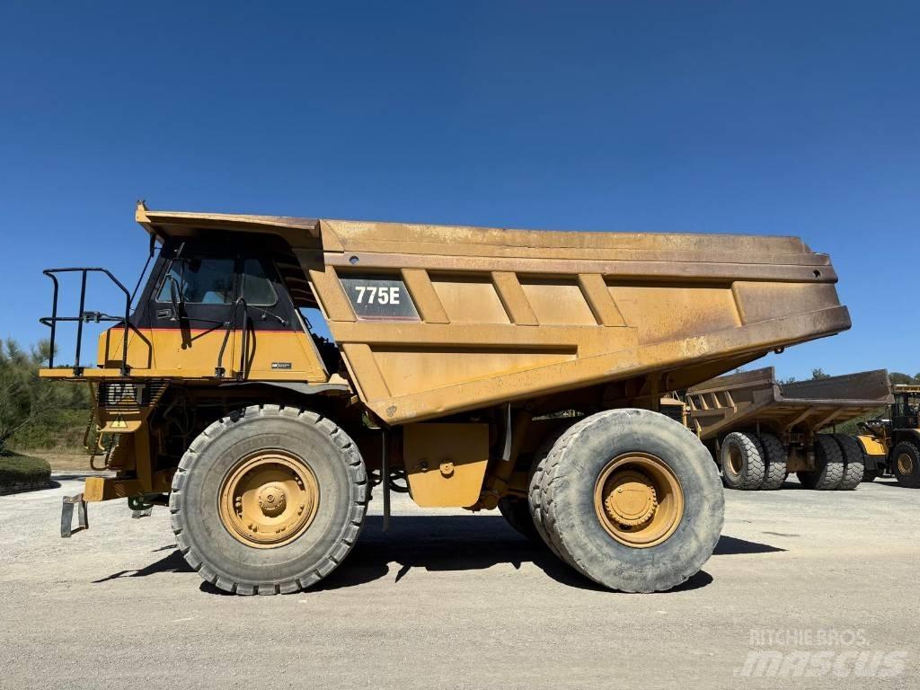 CAT 775 E リジットフレーム式ダンプトラック