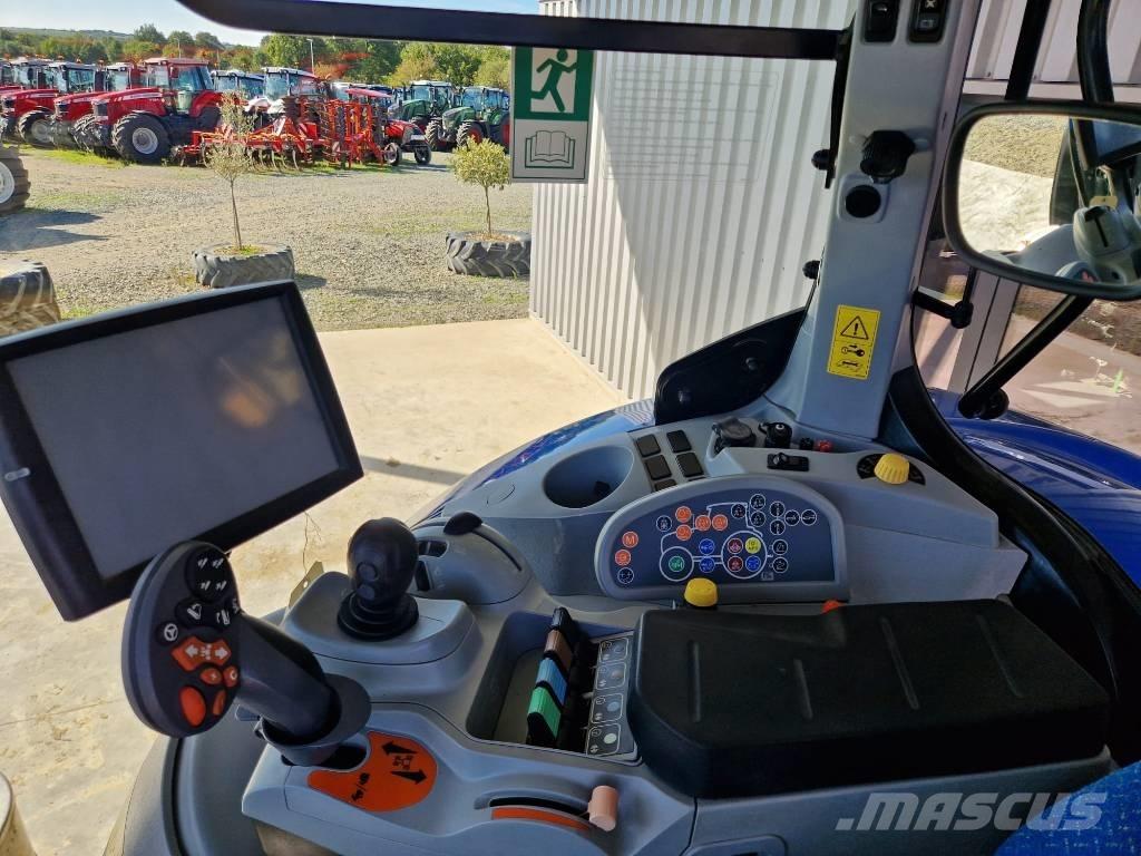 New Holland T 7.235 トラクター