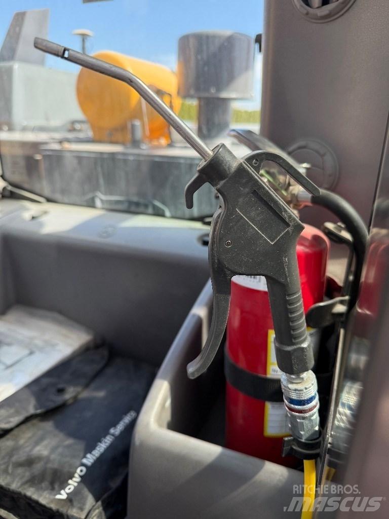 Volvo EC 220 EL 大型油圧ショベル12t以上（パワーショベル・ユンボ）