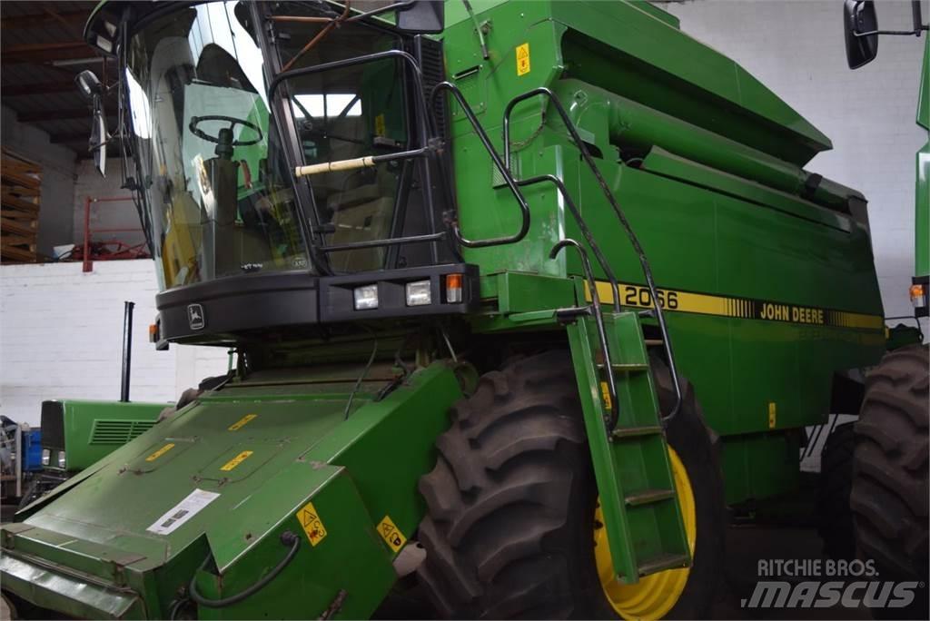 John Deere 2066 コンバイン
