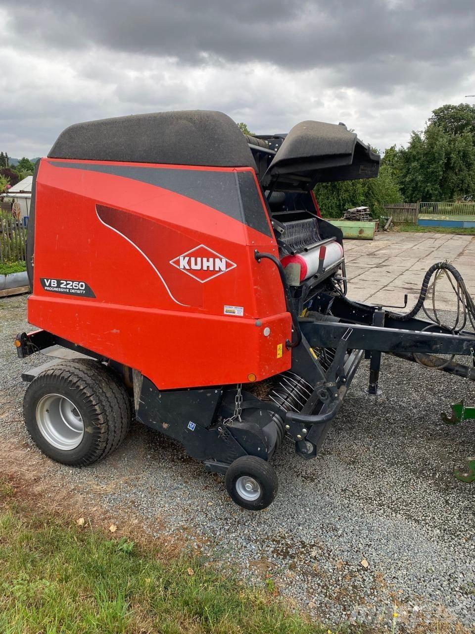 Kuhn VB 2260 ラウンドベーラー