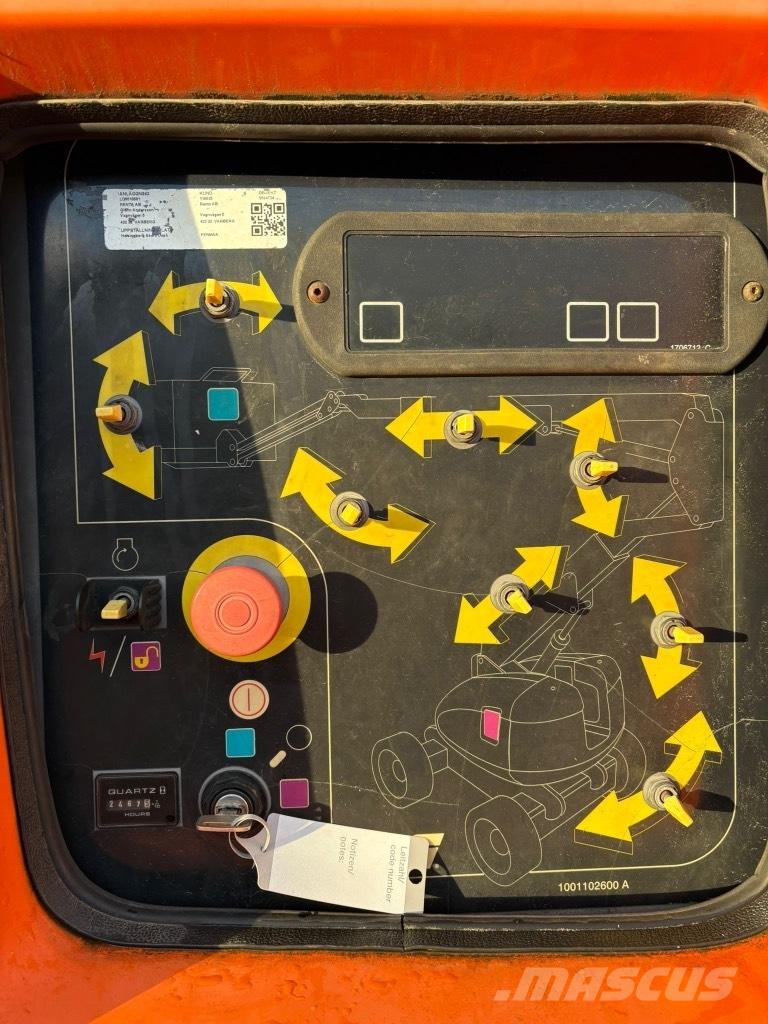 JLG 800 AJ ブームリフト　屈伸型