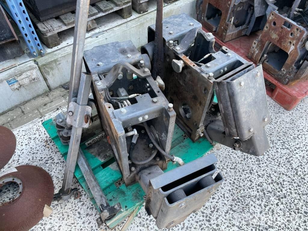 Bomag BF 700 C-2 アスファルトフィニッシャ