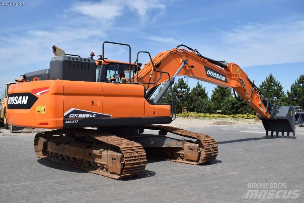 Doosan DX 255 LC-7 大型油圧ショベル12t以上（パワーショベル・ユンボ）