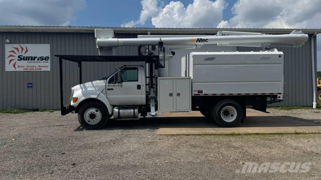 Altec LR V 56 トラック高所作業車