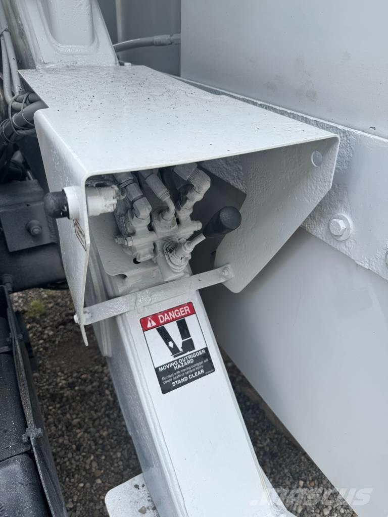 Altec LR V 56 トラック高所作業車