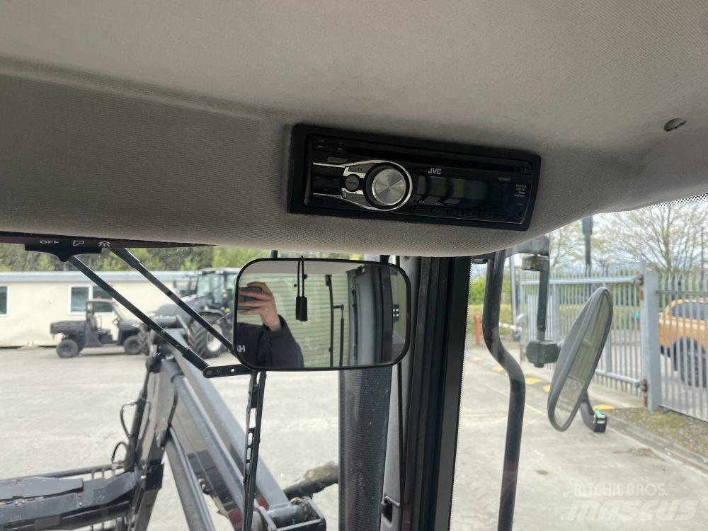 Valtra A 83 トラクター