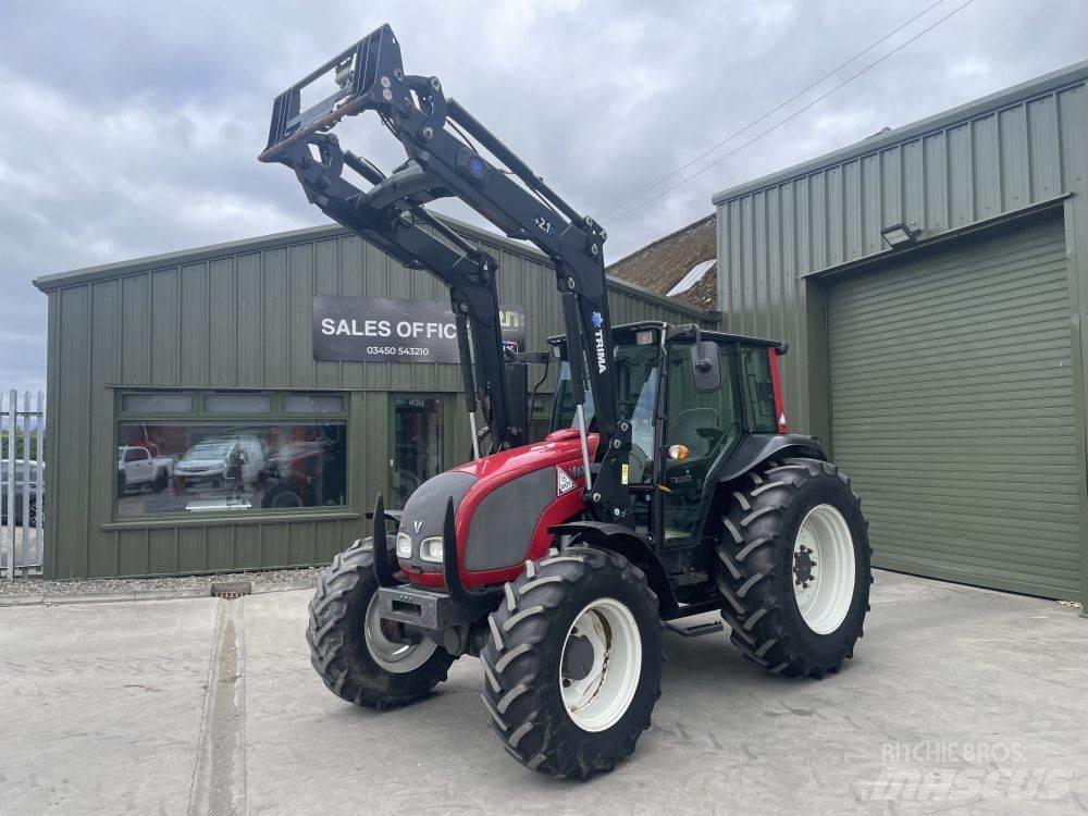 Valtra A 83 トラクター