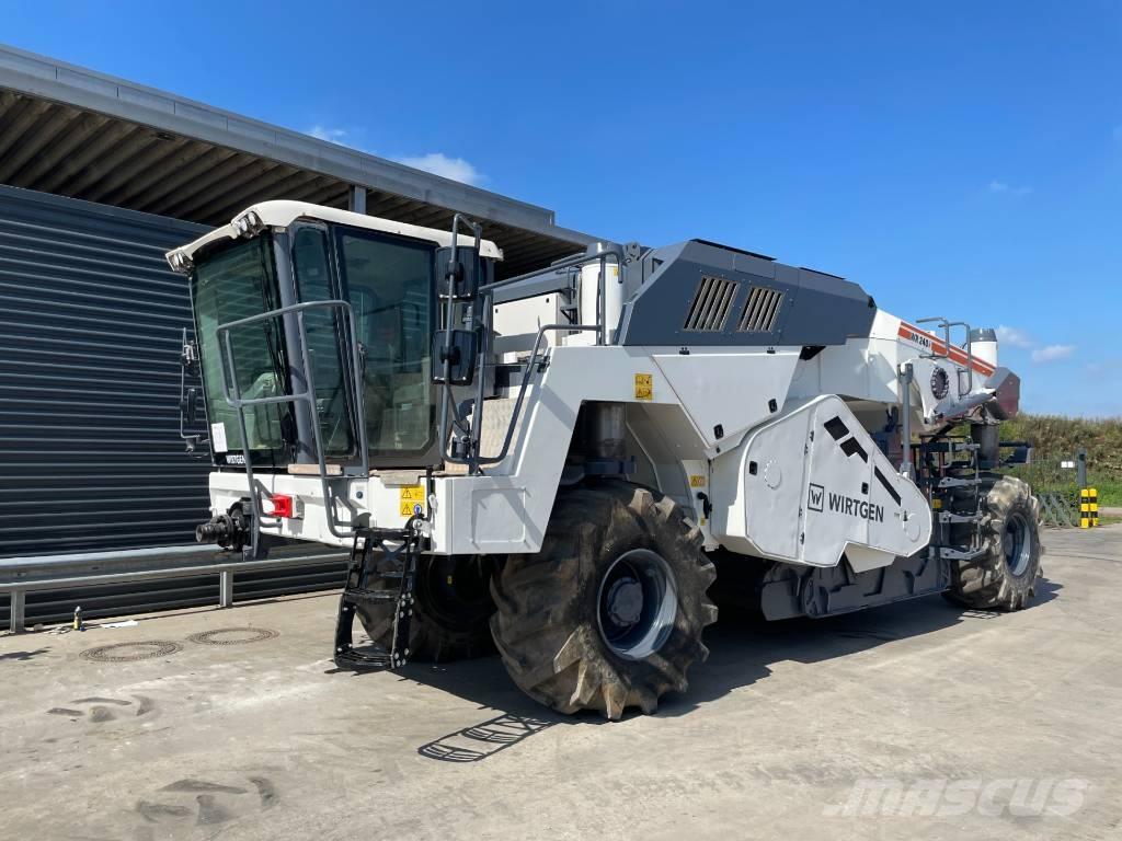 Wirtgen WR 240i アスファルトリサイクルマシン
