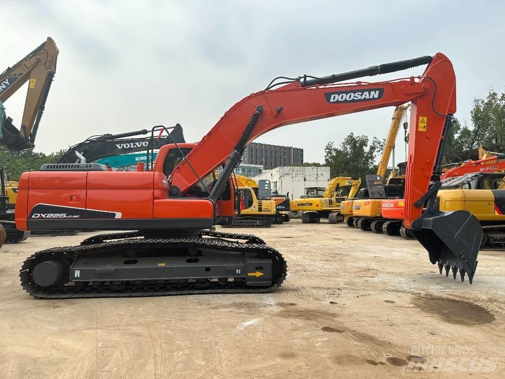 Doosan DX 225 LC-9 大型油圧ショベル12t以上（パワーショベル・ユンボ）