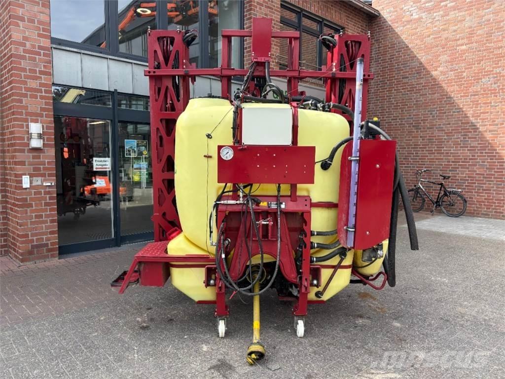 Hardi Master 1200 牽引型スプレイヤー
