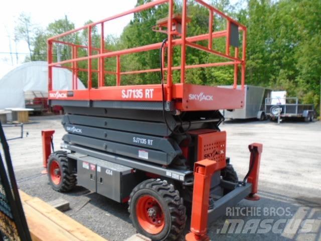 SkyJack SJ 7135 RT シザースリフト