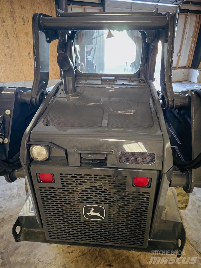 John Deere 325 G スキッドステアローダー