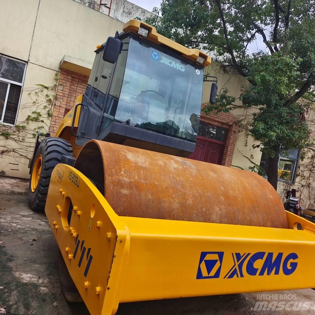 XCMG XS223J 振動ローラ