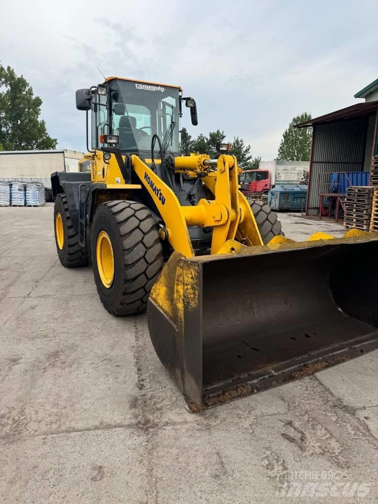 Komatsu WA250 ホイールローダー・タイヤショベル