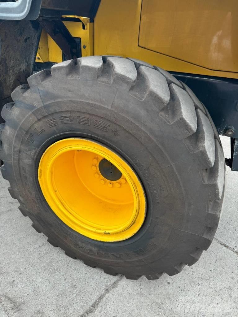 Komatsu WA250 ホイールローダー・タイヤショベル