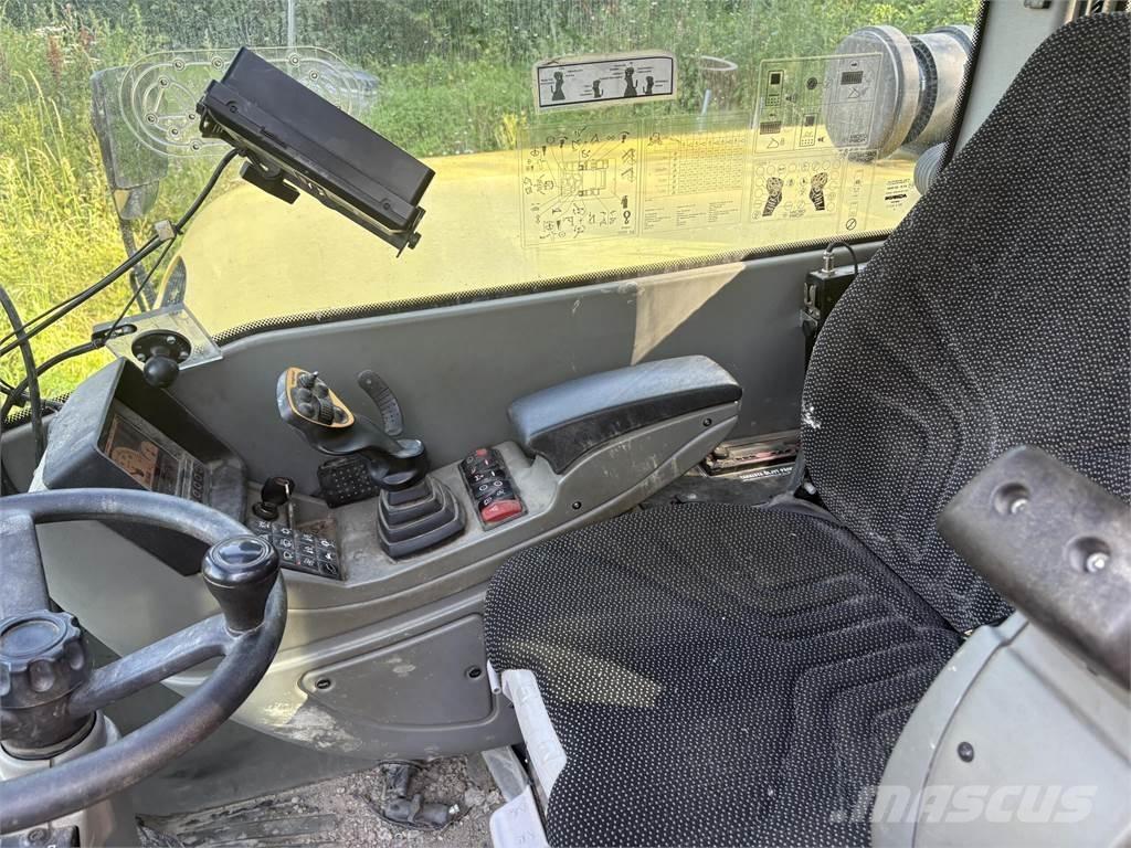 Yanmar B110W ホイール式油圧ショベル（パワーショベル・ユンボ・バックホー）