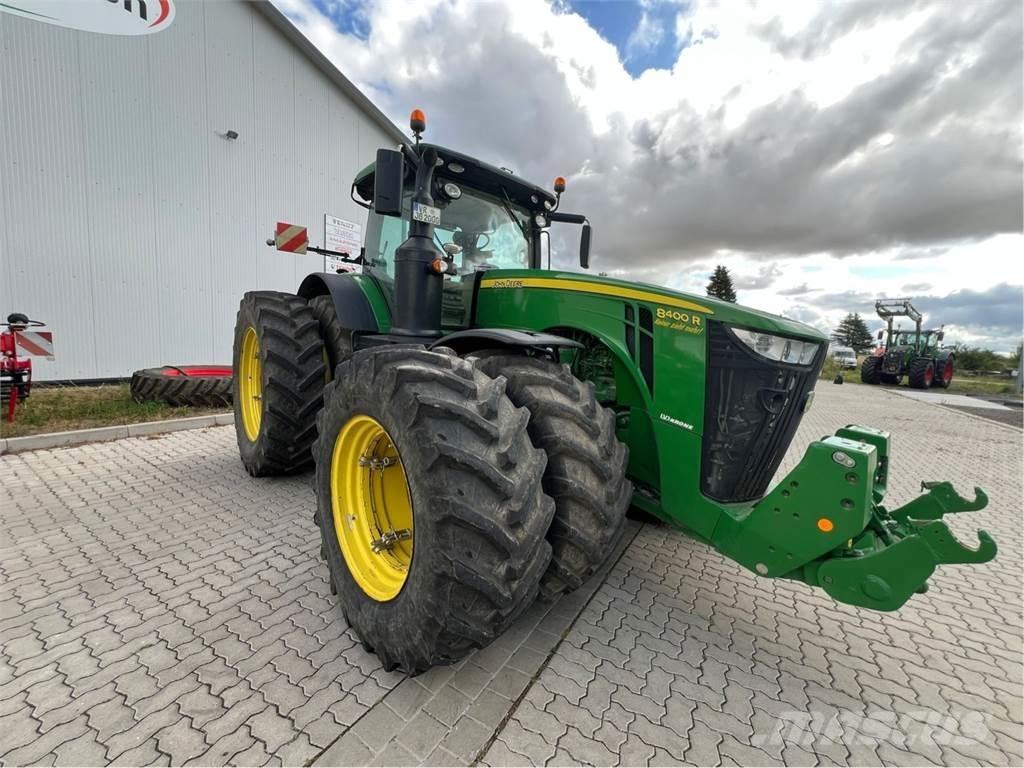 John Deere 8400 R トラクター