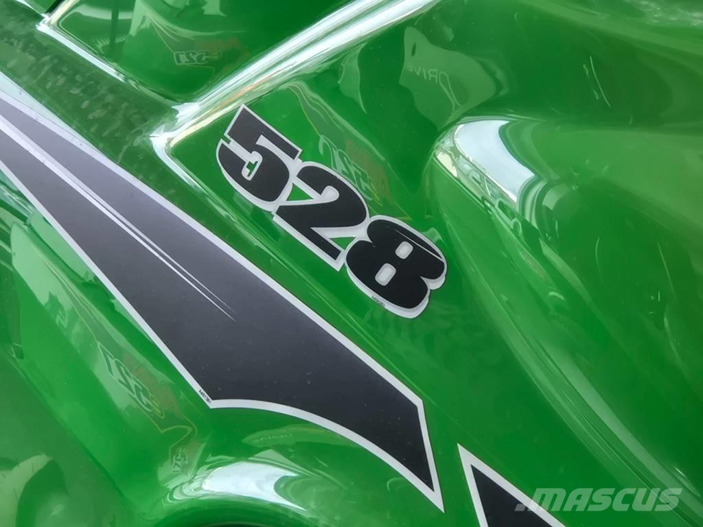 Avant 528 多目的ローダー