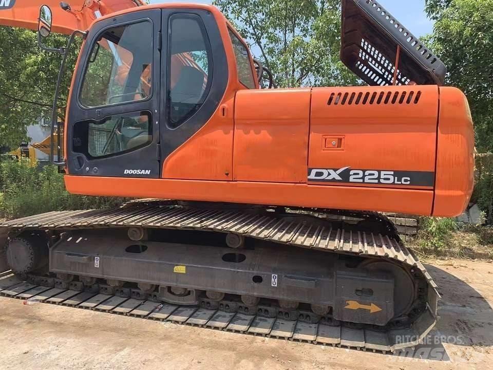 Doosan dx225 大型油圧ショベル12t以上（パワーショベル・ユンボ）