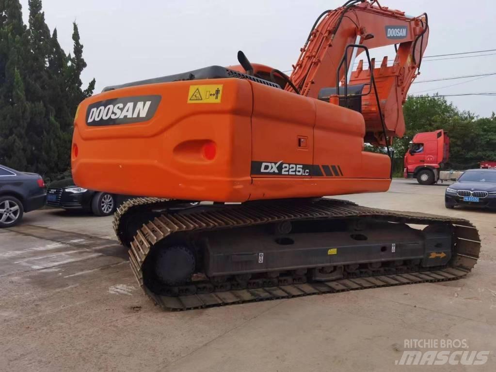 Doosan dx225 大型油圧ショベル12t以上（パワーショベル・ユンボ）