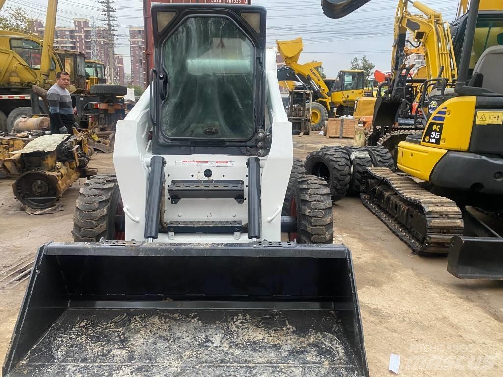 Bobcat S 300 スキッドステアローダー