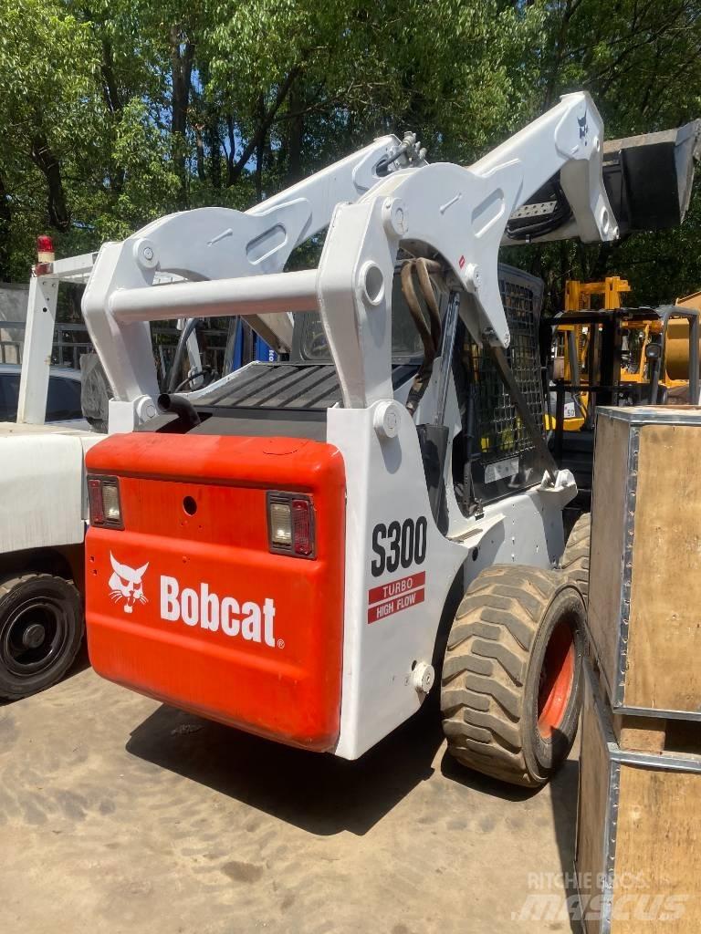 Bobcat S 300 スキッドステアローダー
