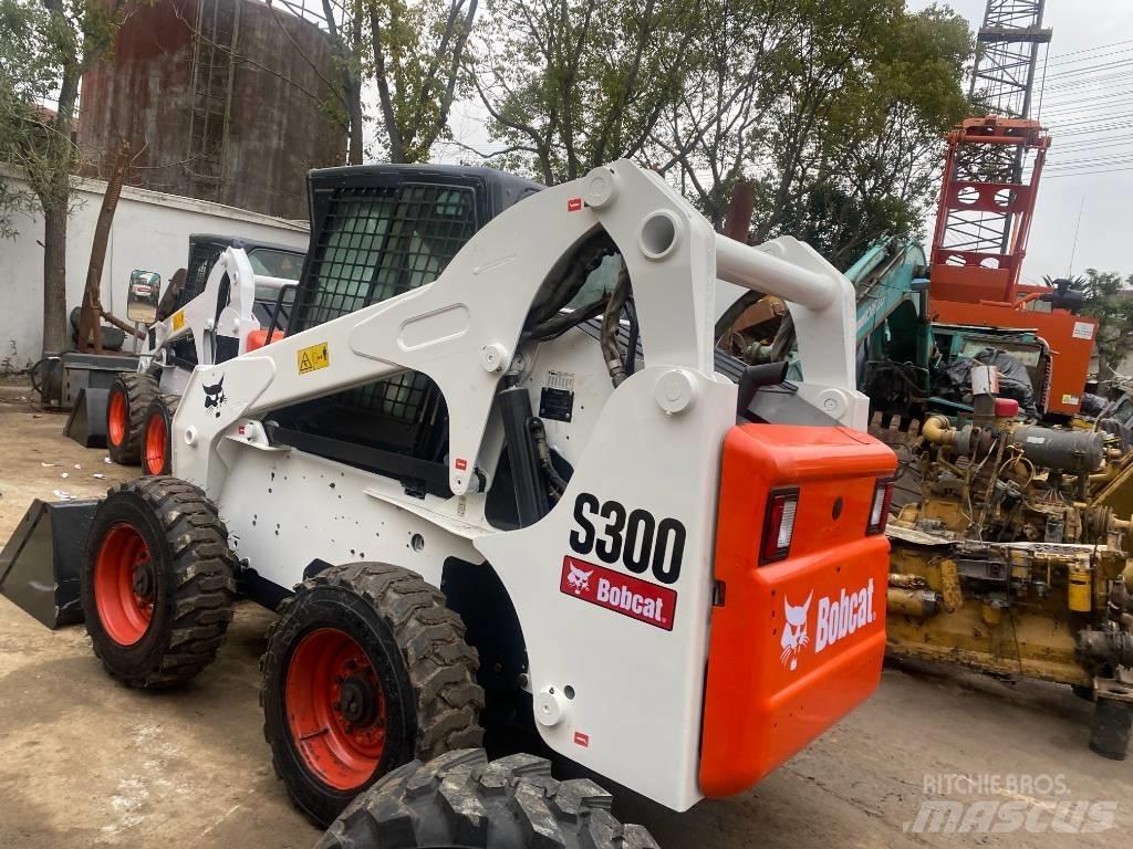 Bobcat S 300 スキッドステアローダー