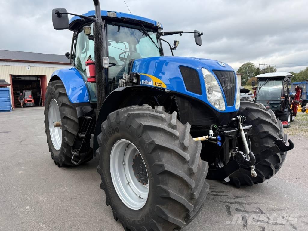 New Holland T7030 トラクター