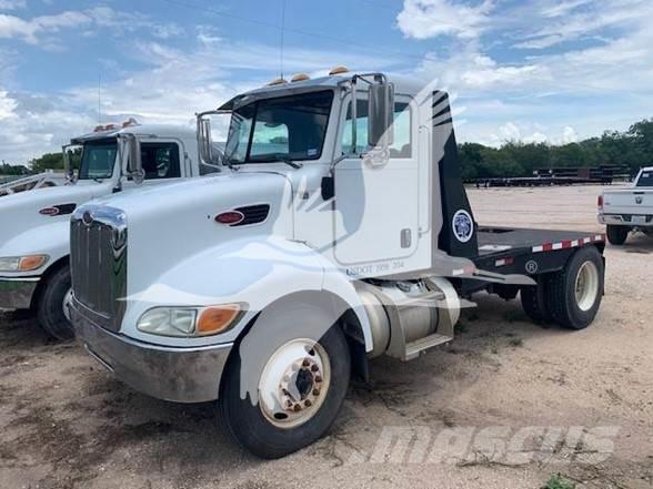 Peterbilt 335 平ボディー