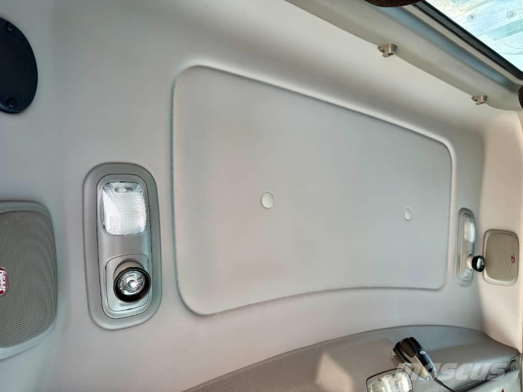 Peterbilt 388 中古トラクターヘッド | トレーラーヘッド