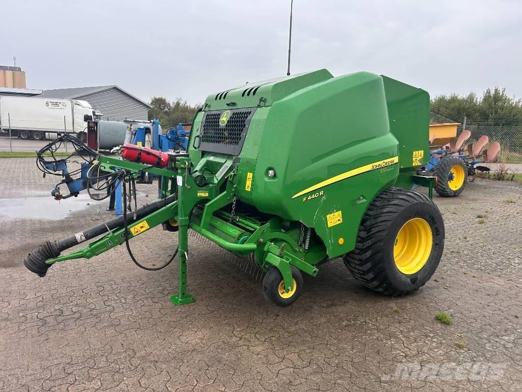 John Deere F 440 ラウンドベーラー