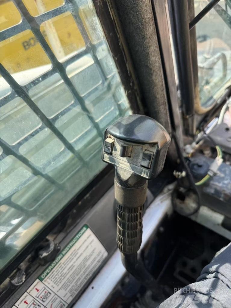 Bobcat S 160 スキッドステアローダー