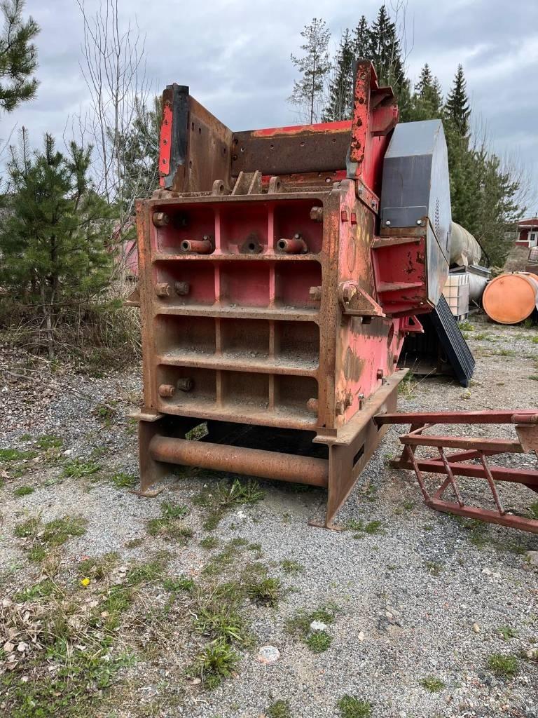Sandvik QJ 340 クラッシャー固定式