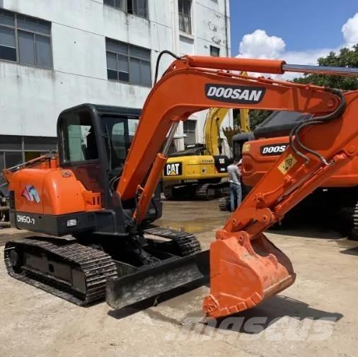 Doosan DH60-7 ミニ油圧ショベル 7t以下（ミニユンボ・ミニディガー）