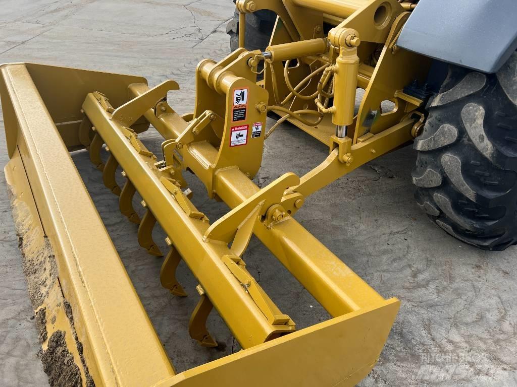 John Deere 210L EP フロントローダーとディガー