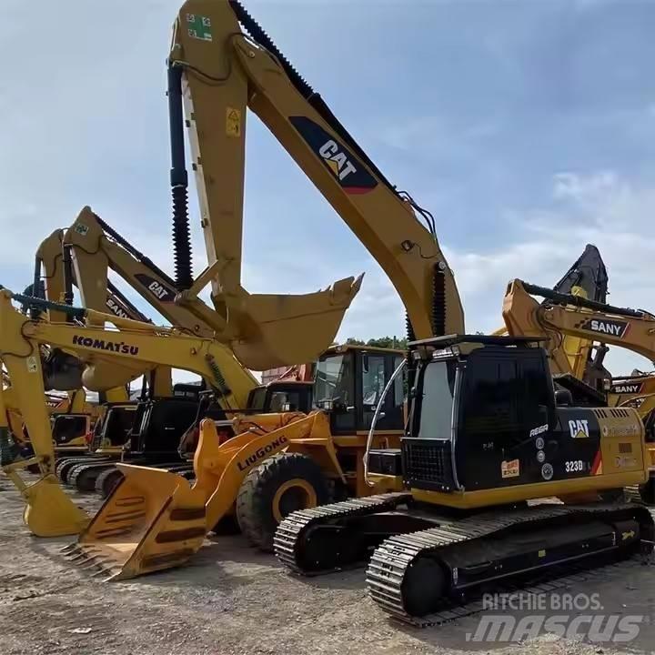 CAT CAT323D2L 中型油圧ショベル 7ｔ-12ｔ（ユンボ・パワーショベル・バックホー）