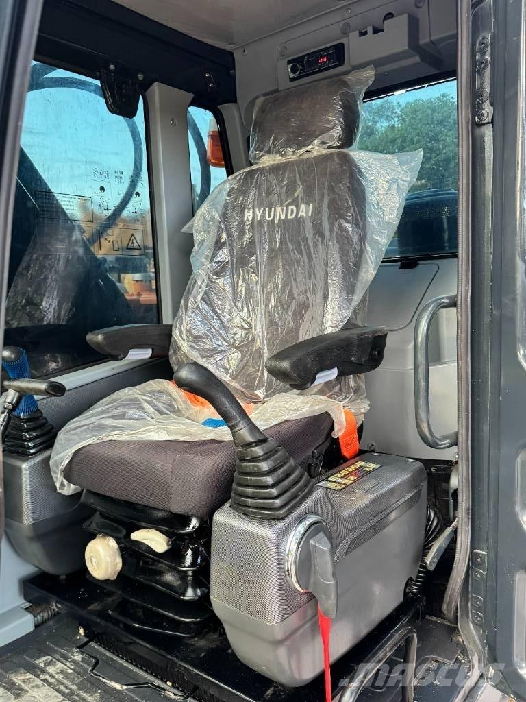 Hyundai 220HX 大型油圧ショベル12t以上（パワーショベル・ユンボ）