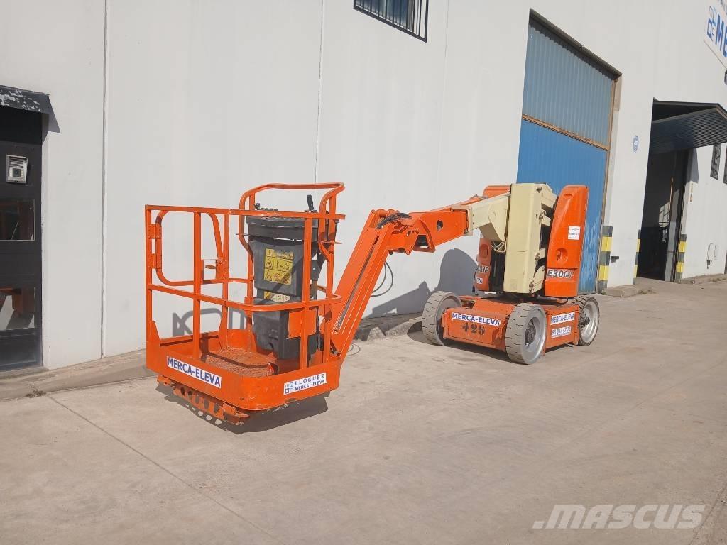 JLG E 300 AJ ブームリフト　屈伸型