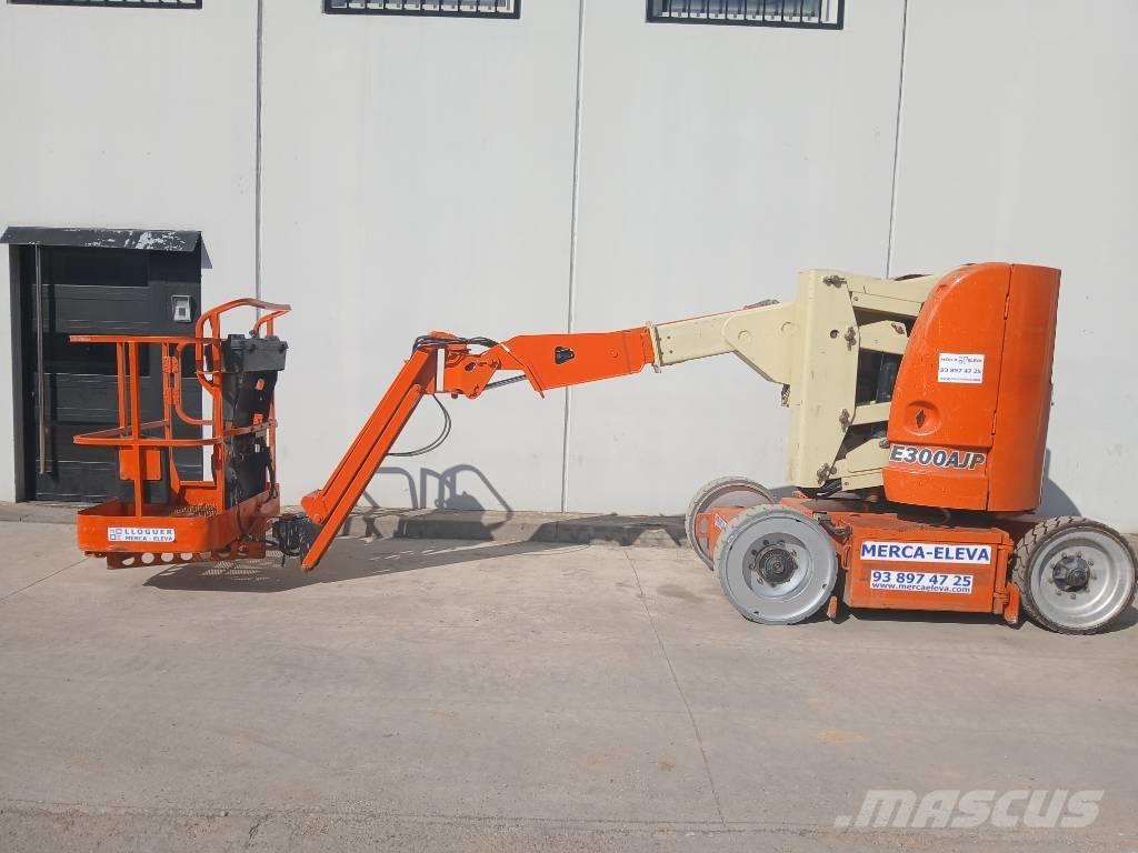 JLG E 300 AJ ブームリフト　屈伸型