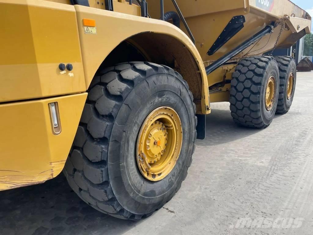 CAT 735C アーティキュレート式ダンプトラック
