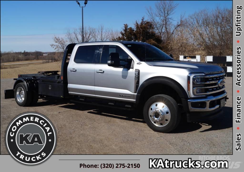 Ford F 550 SD Lariat キャブ付きシャーシ