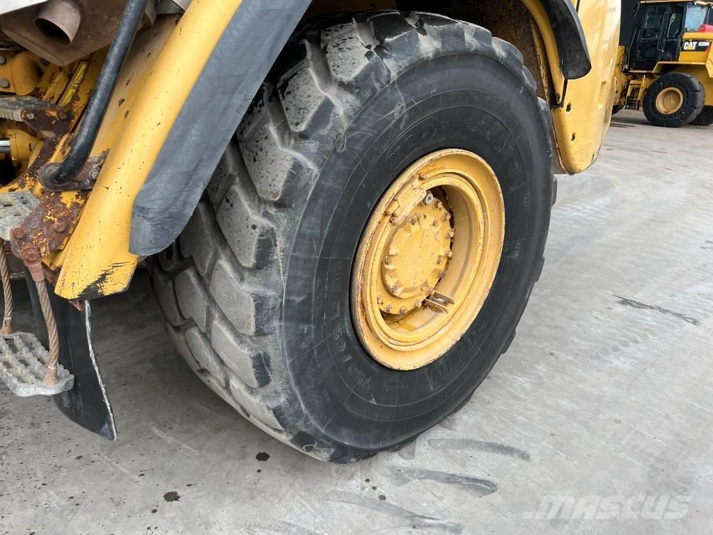 CAT 730 アーティキュレート式ダンプトラック